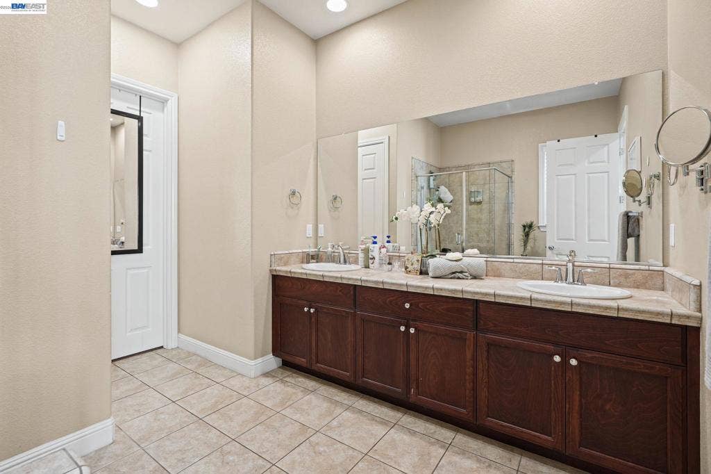 9701 Sara Ann Ct, Dublin, CA 94568