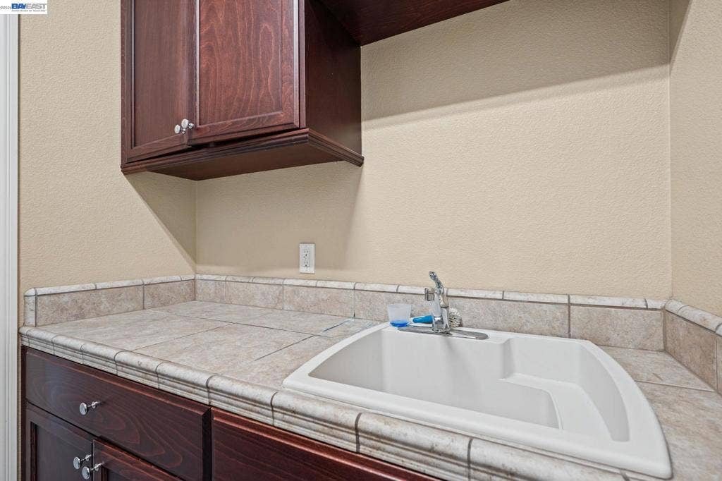 9701 Sara Ann Ct, Dublin, CA 94568