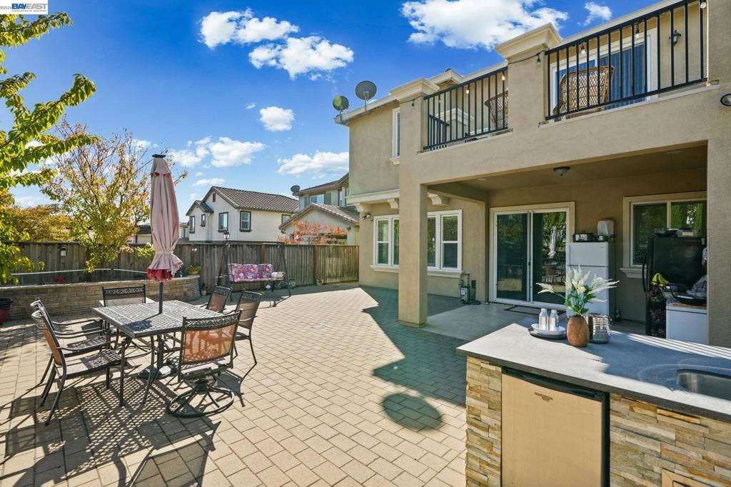 9701 Sara Ann Ct, Dublin, CA 94568