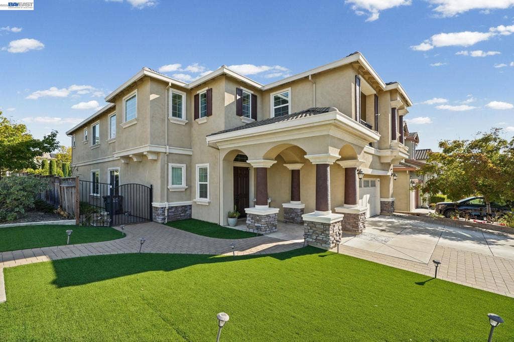 9701 Sara Ann Ct, Dublin, CA 94568