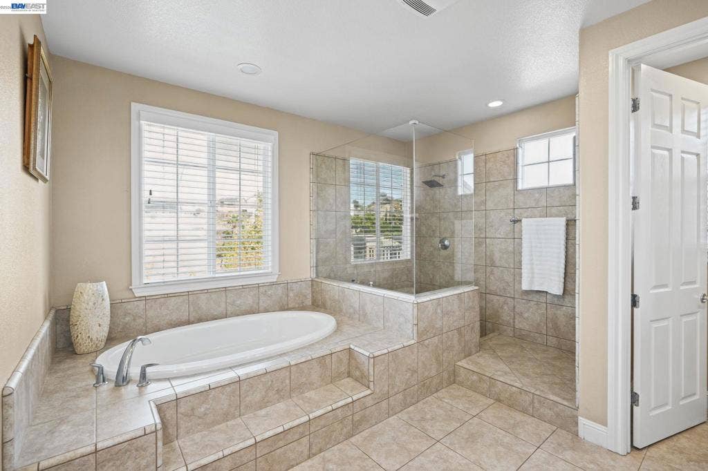 9701 Sara Ann Ct, Dublin, CA 94568