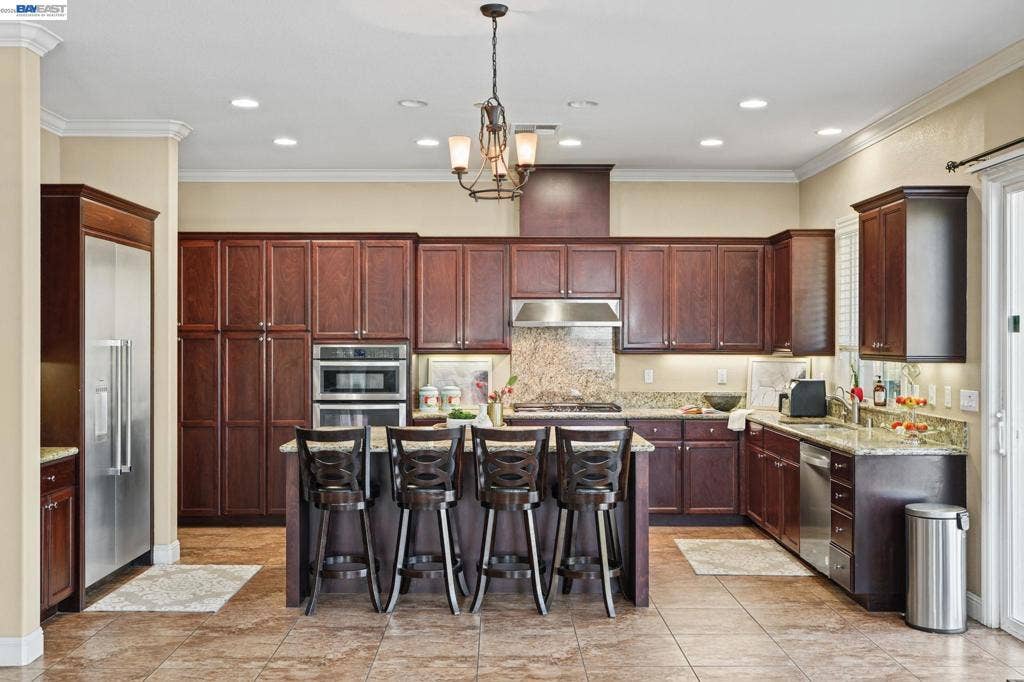 9701 Sara Ann Ct, Dublin, CA 94568
