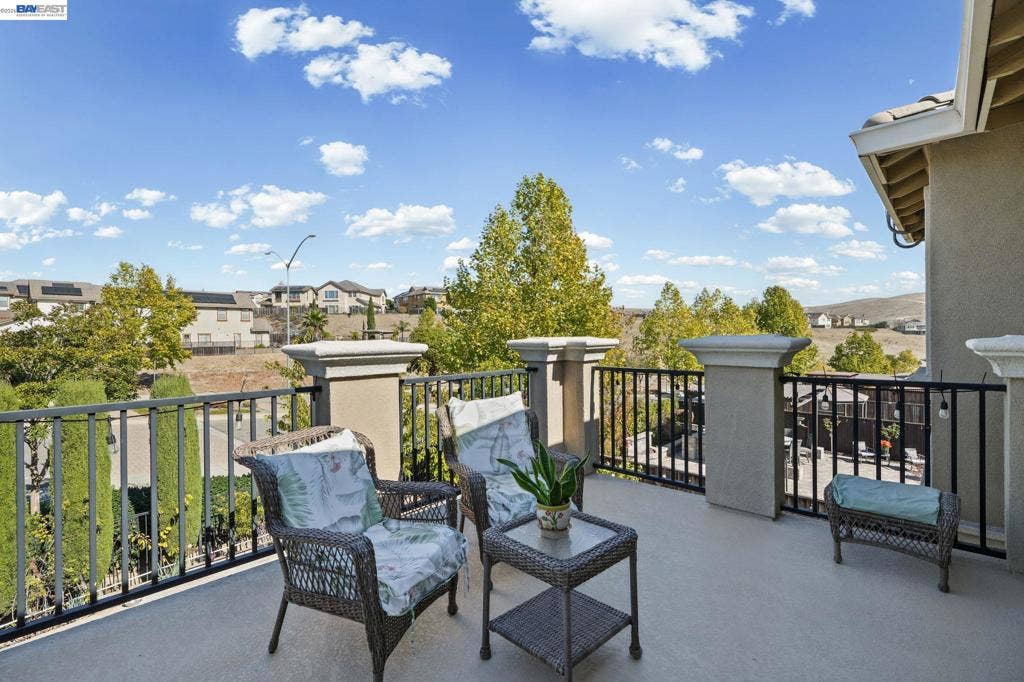9701 Sara Ann Ct, Dublin, CA 94568