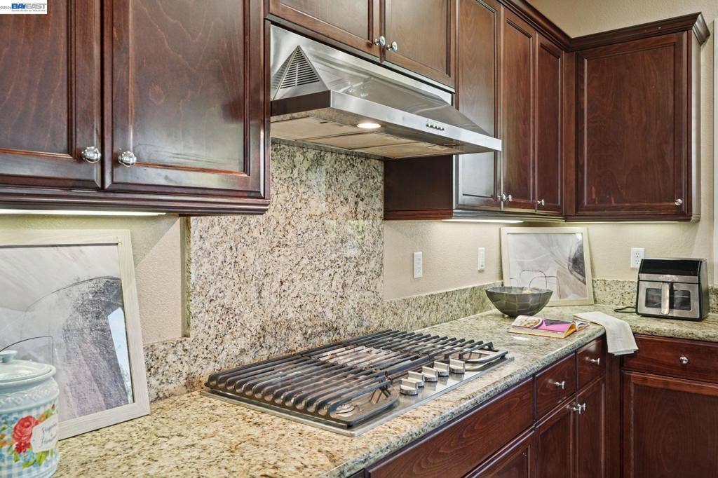 9701 Sara Ann Ct, Dublin, CA 94568
