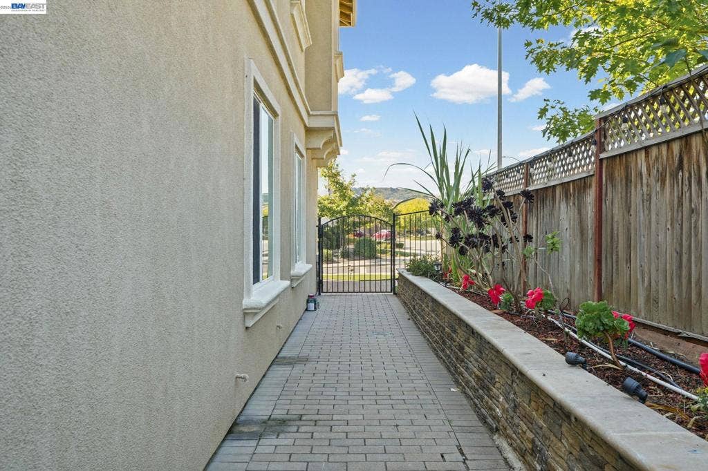 9701 Sara Ann Ct, Dublin, CA 94568