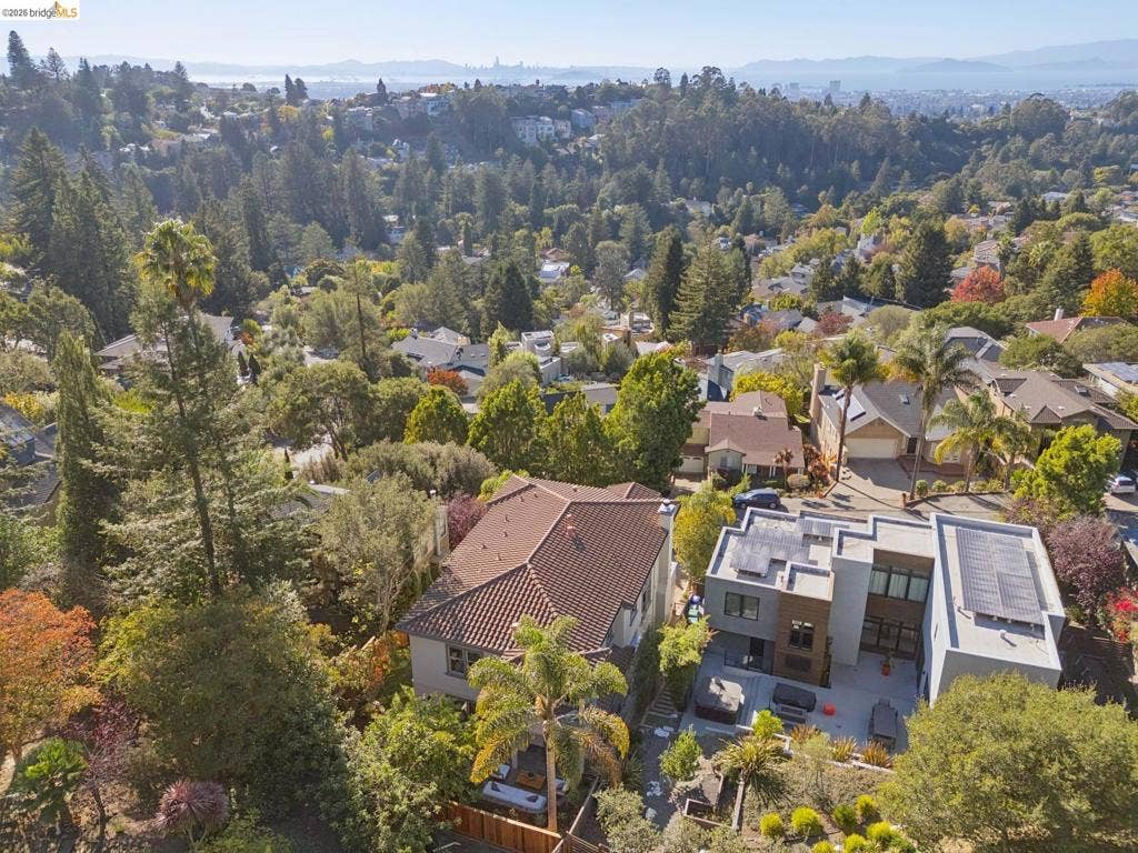 7023 Broadway Ter, Oakland, CA 94611