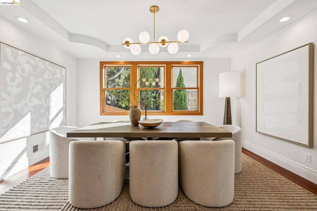 7023 Broadway Ter, Oakland, CA 94611