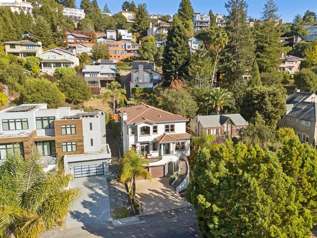 7023 Broadway Ter, Oakland, CA 94611