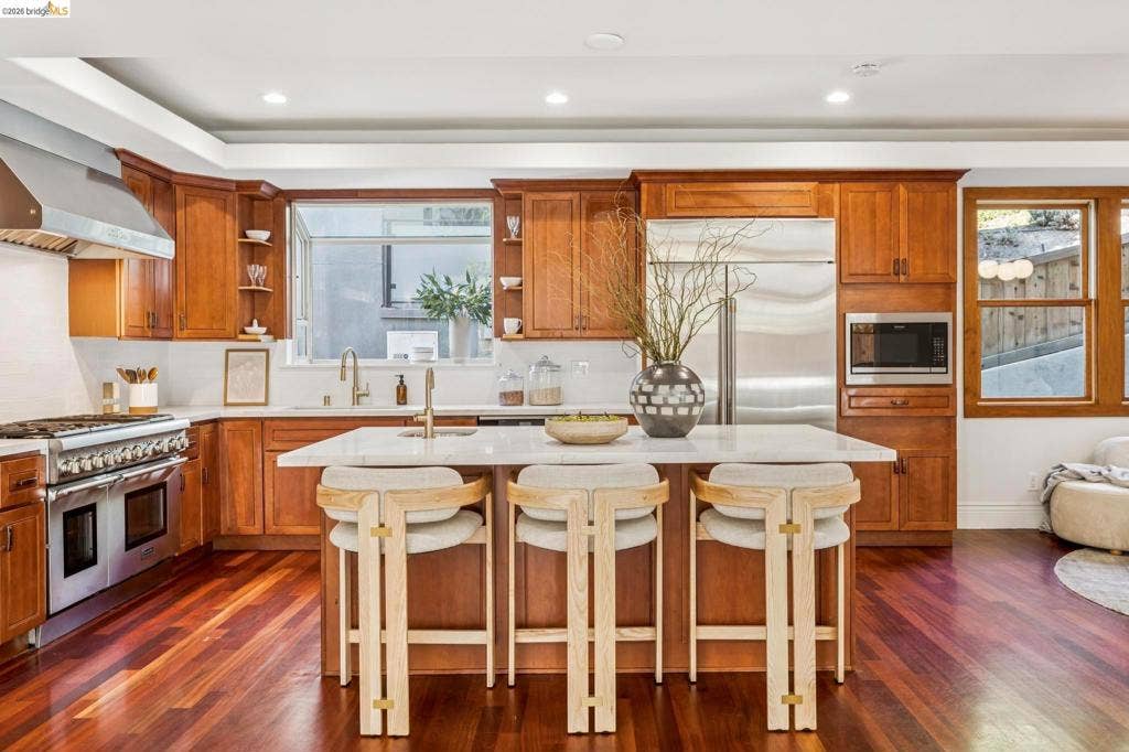 7023 Broadway Ter, Oakland, CA 94611