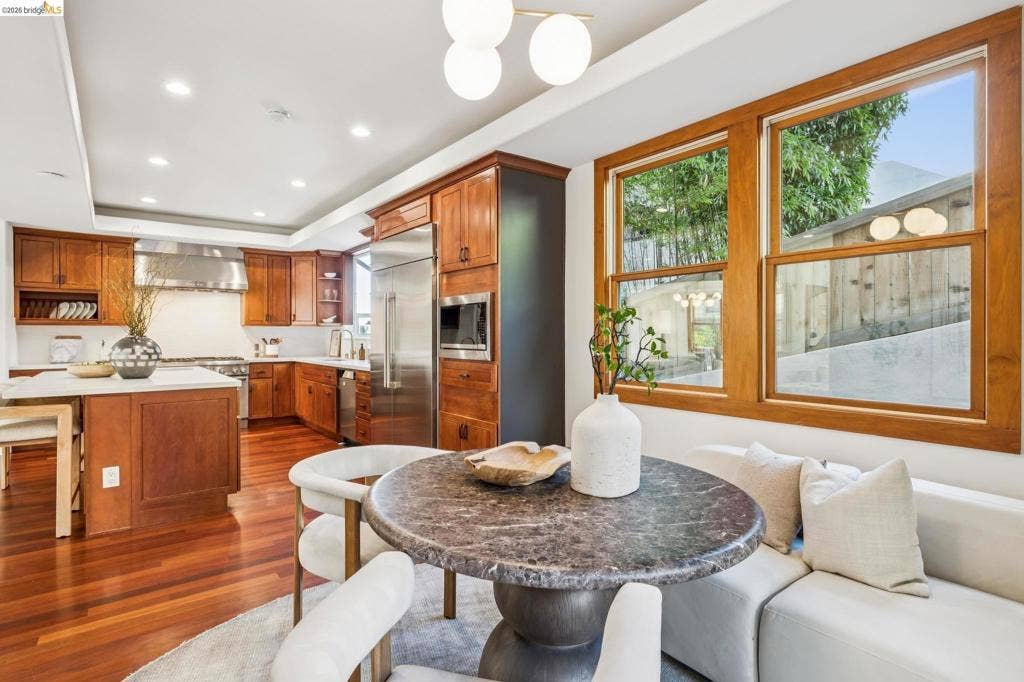 7023 Broadway Ter, Oakland, CA 94611