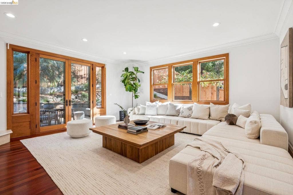 7023 Broadway Ter, Oakland, CA 94611