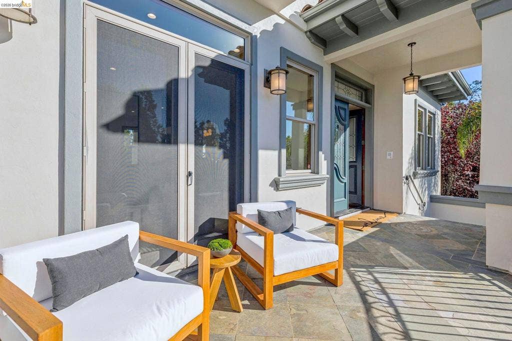 7023 Broadway Ter, Oakland, CA 94611