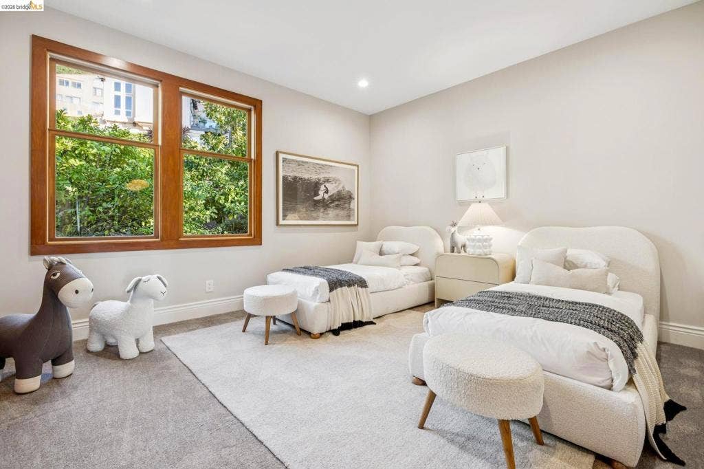 7023 Broadway Ter, Oakland, CA 94611