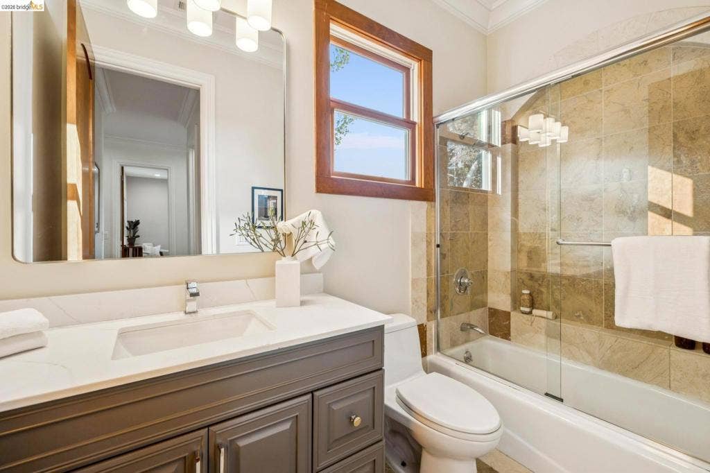 7023 Broadway Ter, Oakland, CA 94611