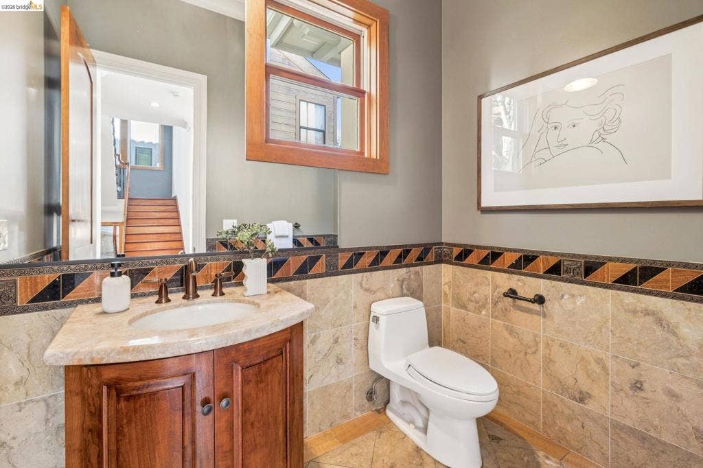 7023 Broadway Ter, Oakland, CA 94611