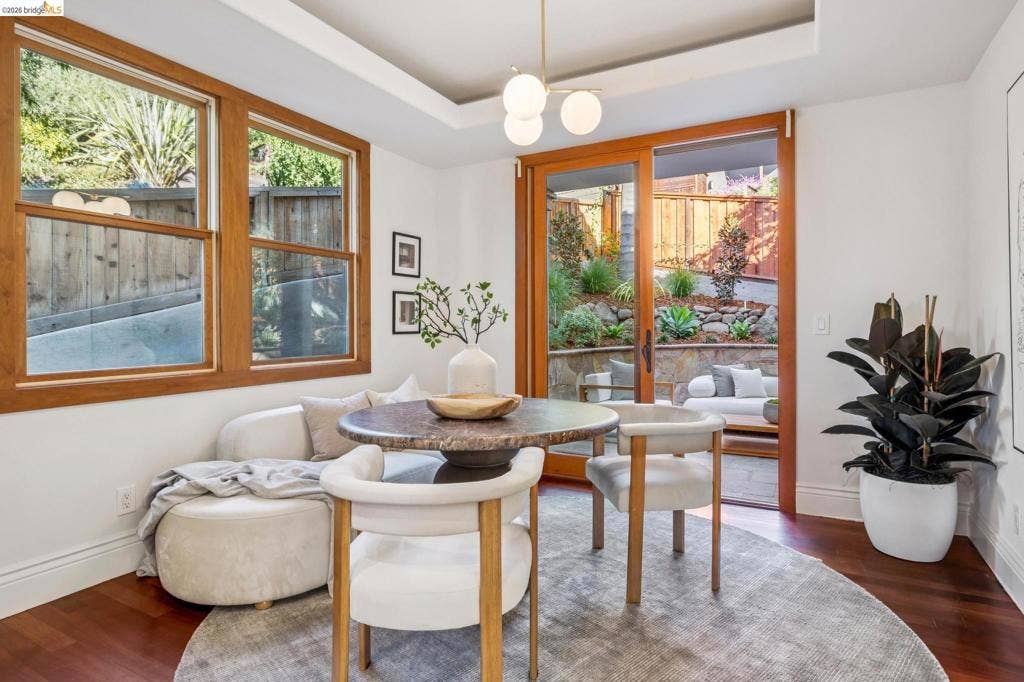 7023 Broadway Ter, Oakland, CA 94611
