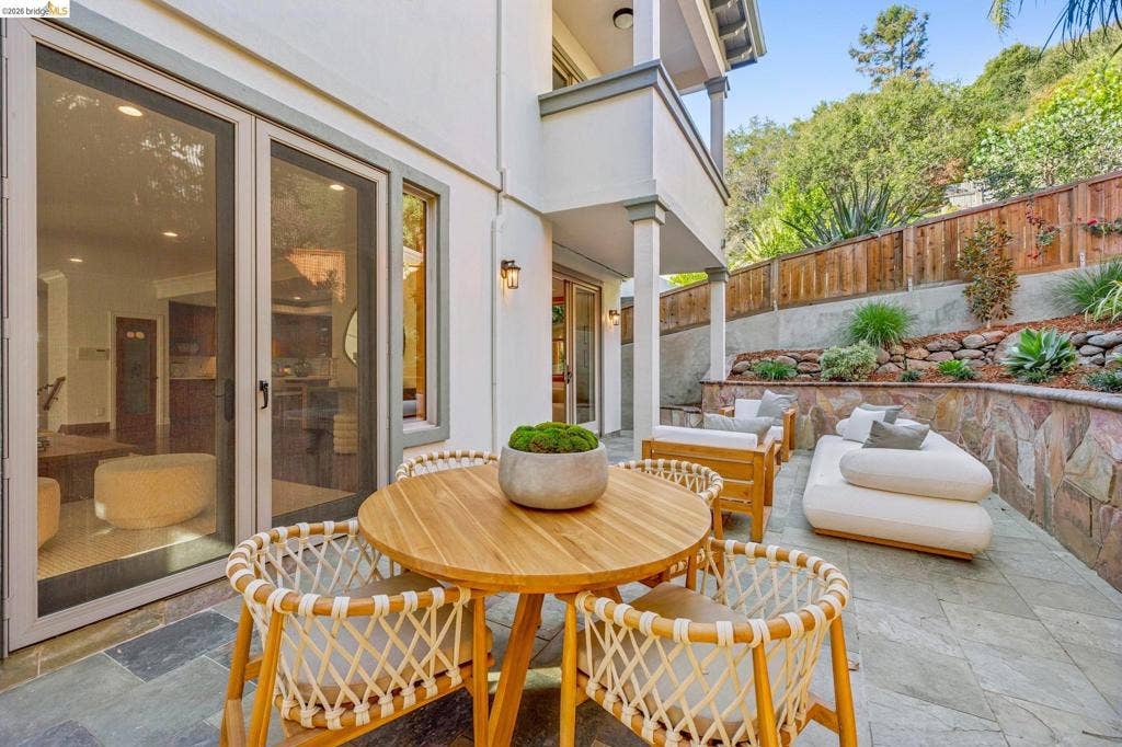 7023 Broadway Ter, Oakland, CA 94611