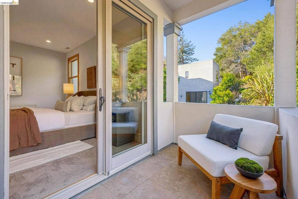 7023 Broadway Ter, Oakland, CA 94611