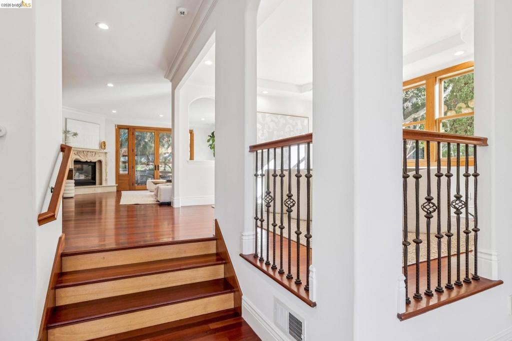 7023 Broadway Ter, Oakland, CA 94611