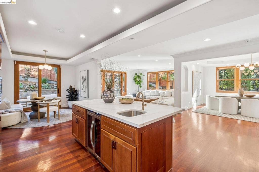 7023 Broadway Ter, Oakland, CA 94611