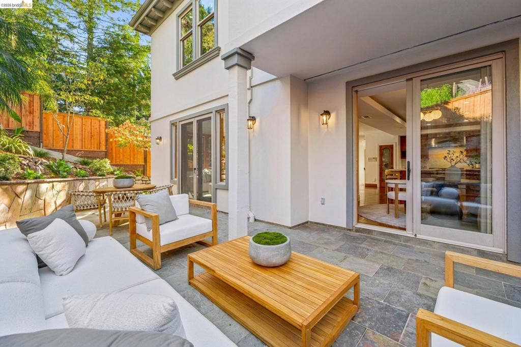 7023 Broadway Ter, Oakland, CA 94611