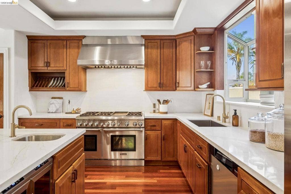 7023 Broadway Ter, Oakland, CA 94611