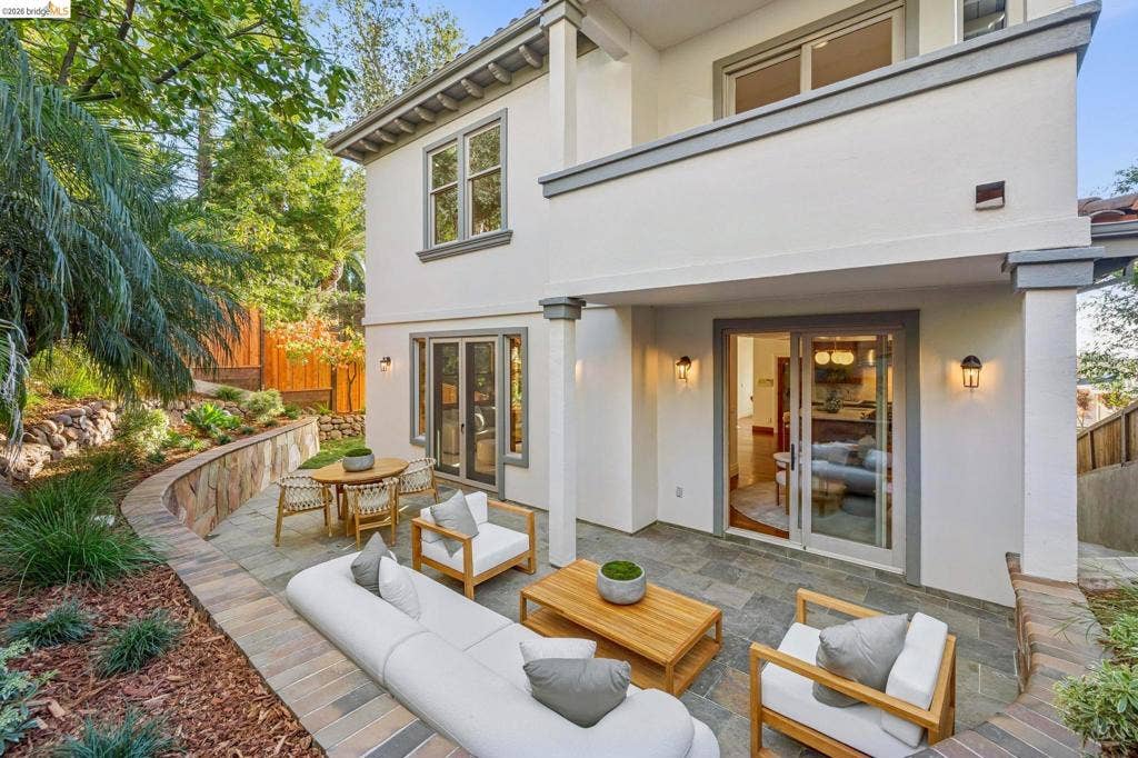 7023 Broadway Ter, Oakland, CA 94611