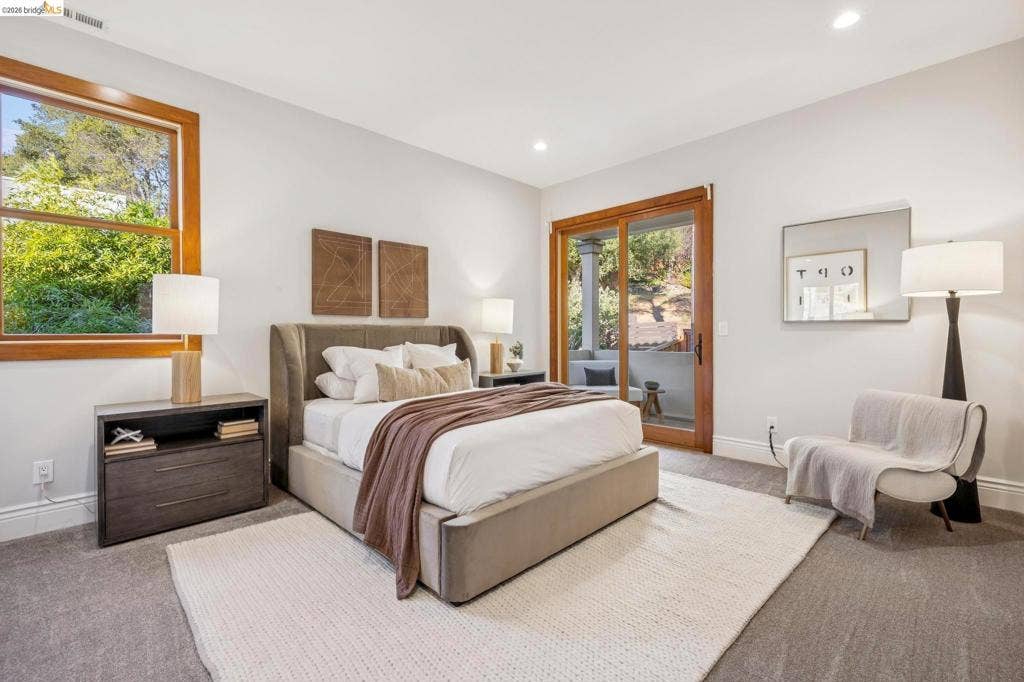 7023 Broadway Ter, Oakland, CA 94611