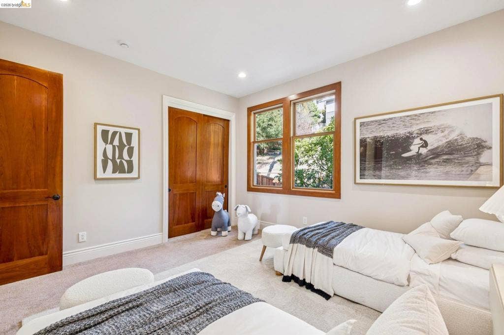 7023 Broadway Ter, Oakland, CA 94611
