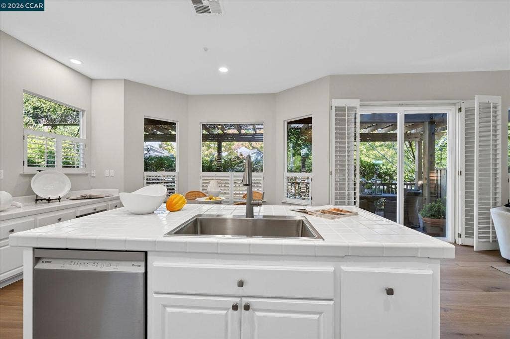 1800 Wales Drive, Walnut Creek, CA 94595 1800 Wales Drive, Walnut Creek, CA 94595