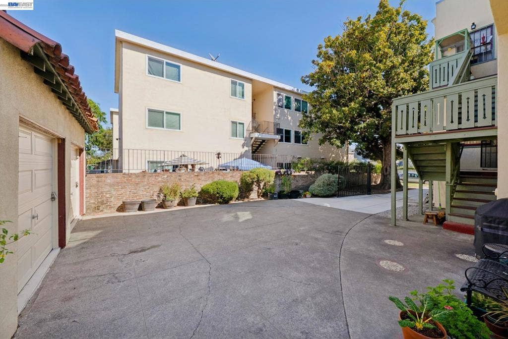 1525 Chestnut St, Alameda, CA 94501