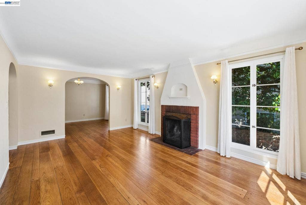 1525 Chestnut St, Alameda, CA 94501