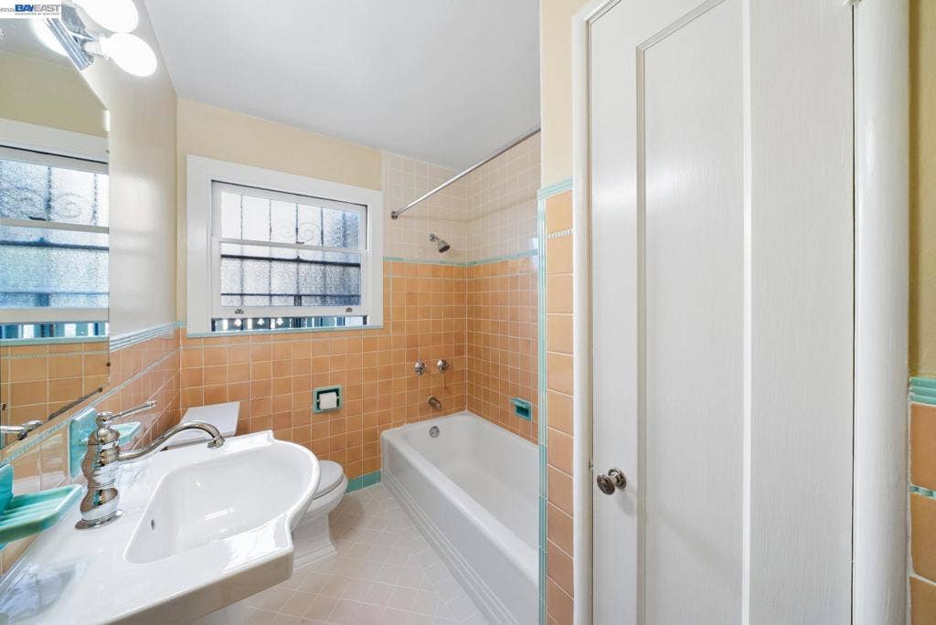 1525 Chestnut St, Alameda, CA 94501