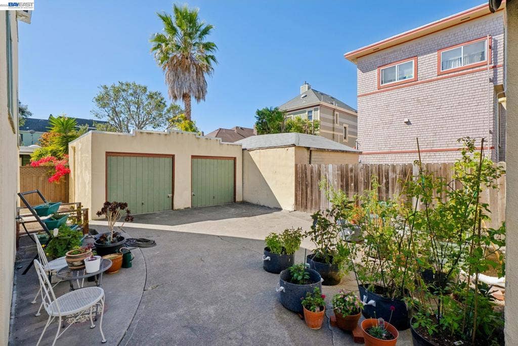 1525 Chestnut St, Alameda, CA 94501