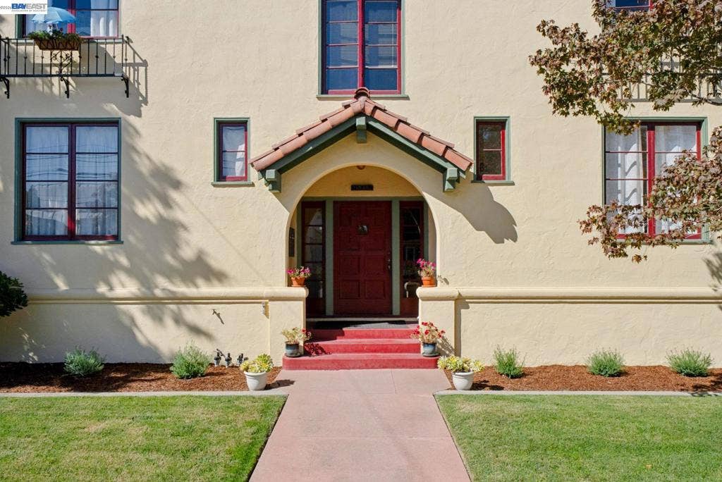 1525 Chestnut St, Alameda, CA 94501
