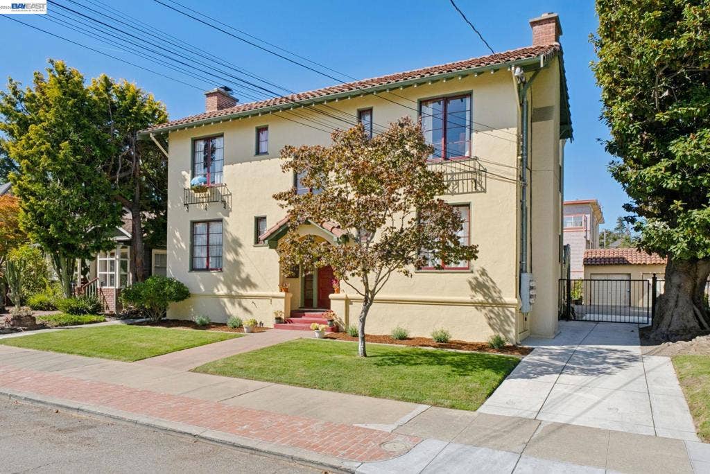 1525 Chestnut St, Alameda, CA 94501