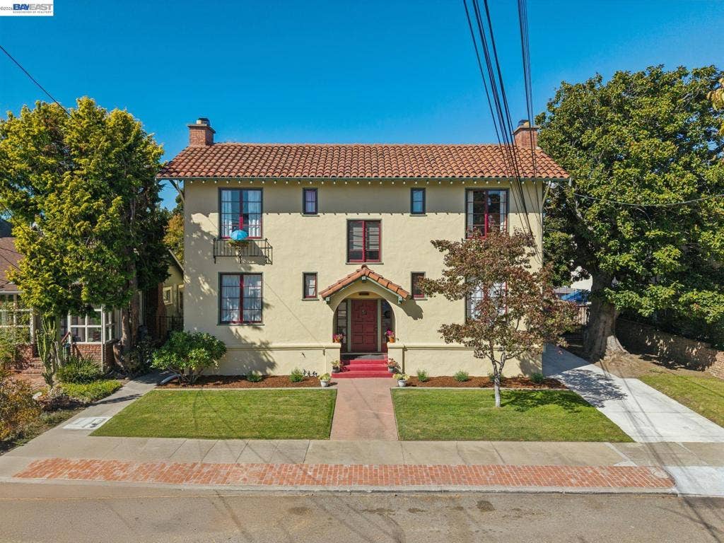 1525 Chestnut St, Alameda, CA 94501