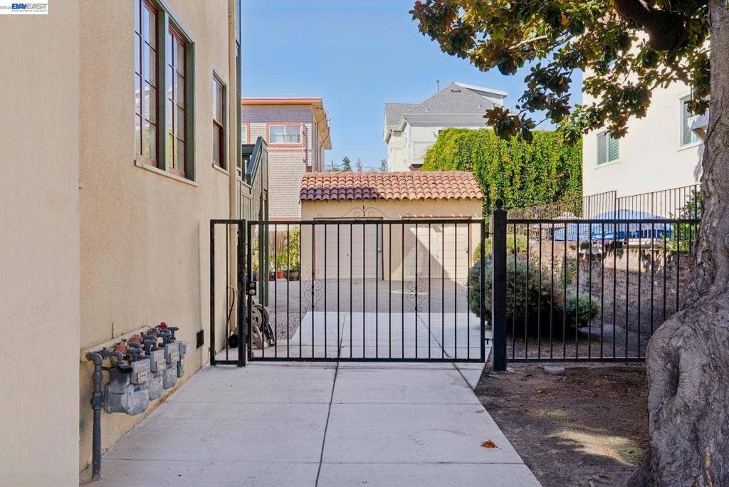 1525 Chestnut St, Alameda, CA 94501