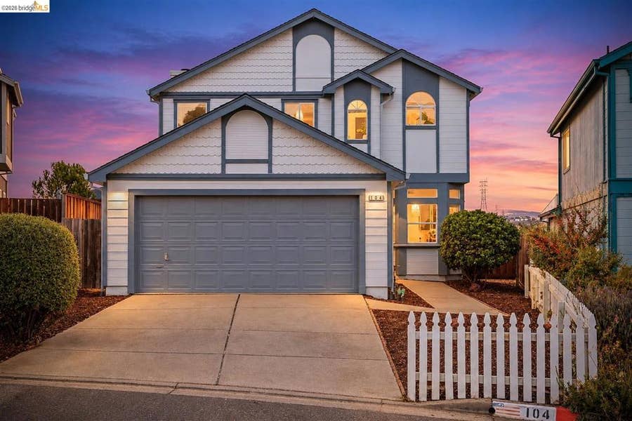 Property photo for 104 Bridgeview Ct, Crockett, CA