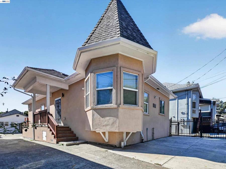 Property photo for 3035 Logan St, Oakland, CA