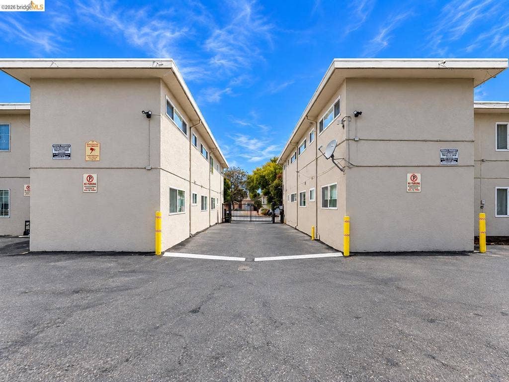 2223 Bonar St, Berkeley, CA 94702 2223 Bonar St, Berkeley, CA 94702