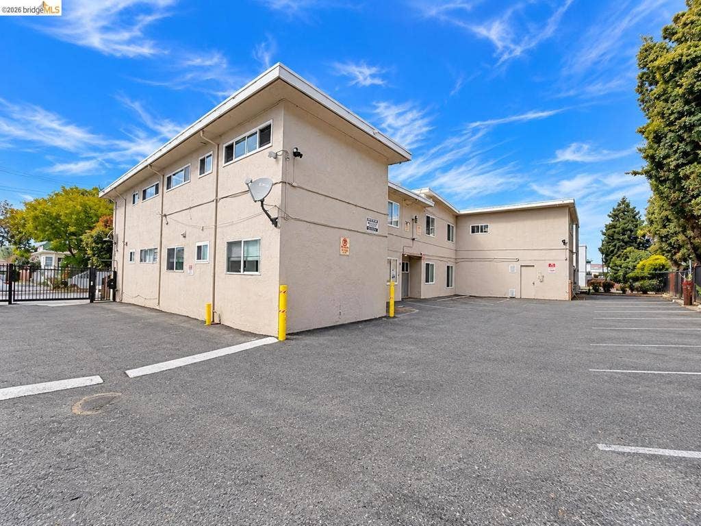 2223 Bonar St, Berkeley, CA 94702 2223 Bonar St, Berkeley, CA 94702