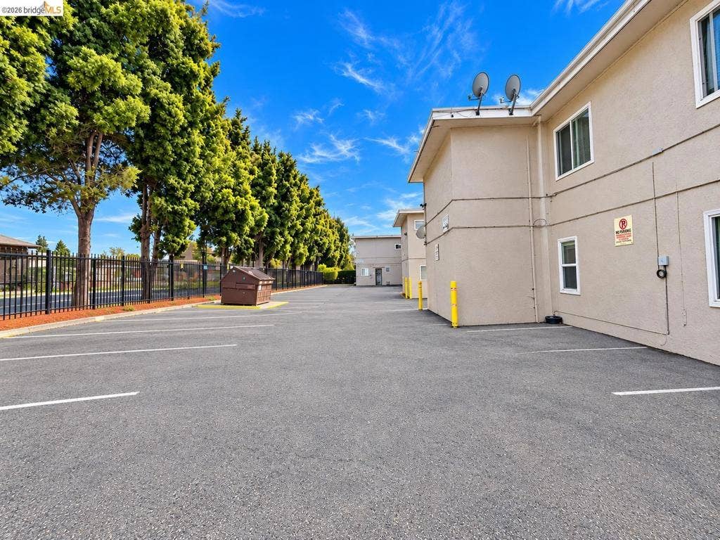 2223 Bonar St, Berkeley, CA 94702 2223 Bonar St, Berkeley, CA 94702