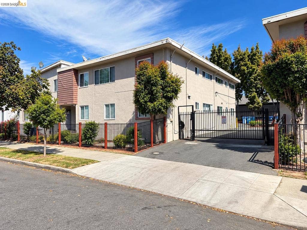 2223 Bonar St, Berkeley, CA 94702 2223 Bonar St, Berkeley, CA 94702