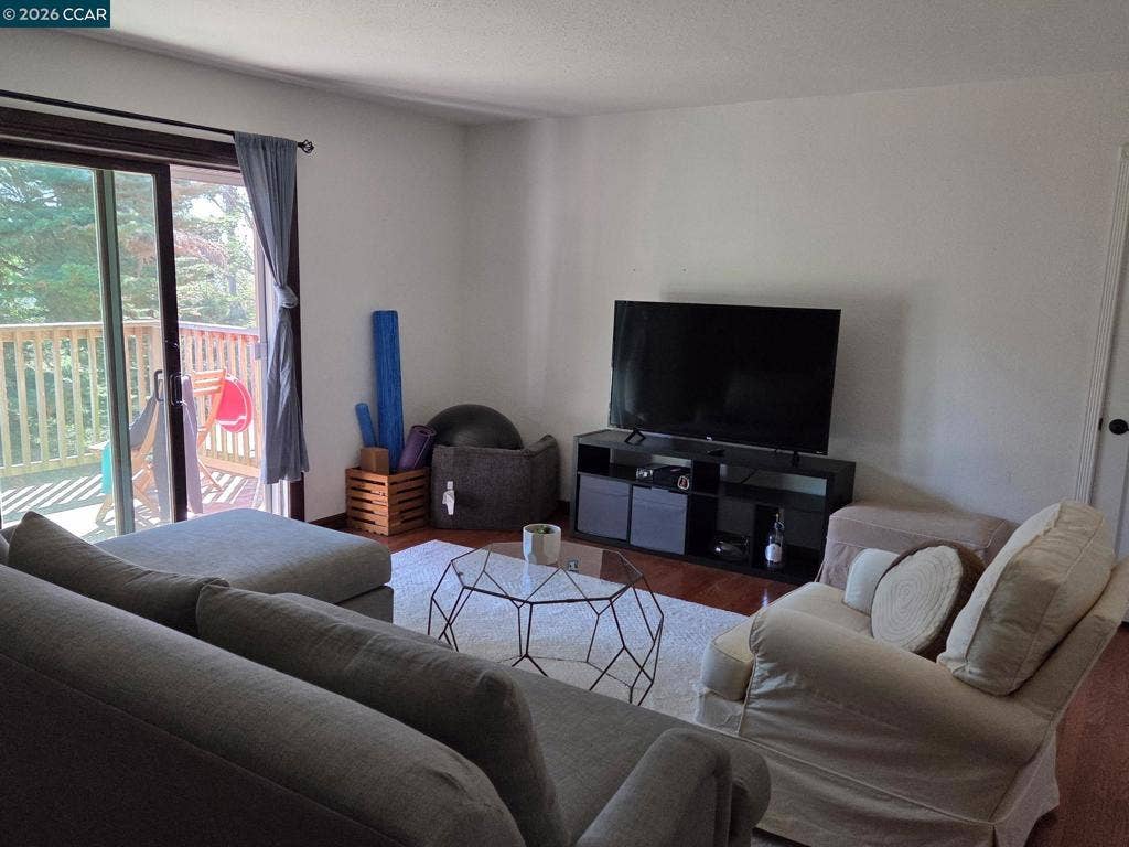 6926 Chambers Dr, Oakland, CA 94611 6926 Chambers Dr, Oakland, CA 94611