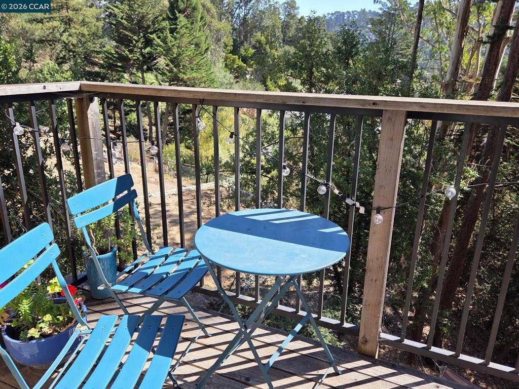 6926 Chambers Dr, Oakland, CA 94611 6926 Chambers Dr, Oakland, CA 94611