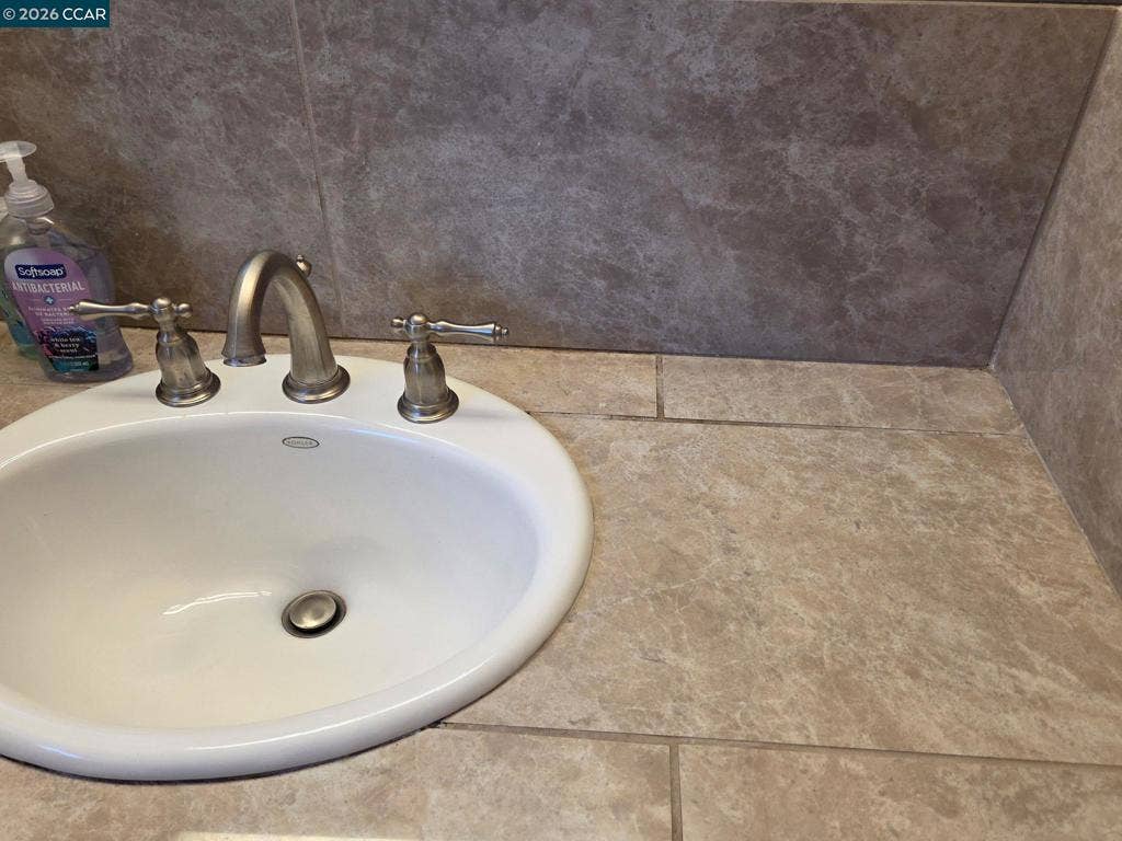 6926 Chambers Dr, Oakland, CA 94611 6926 Chambers Dr, Oakland, CA 94611
