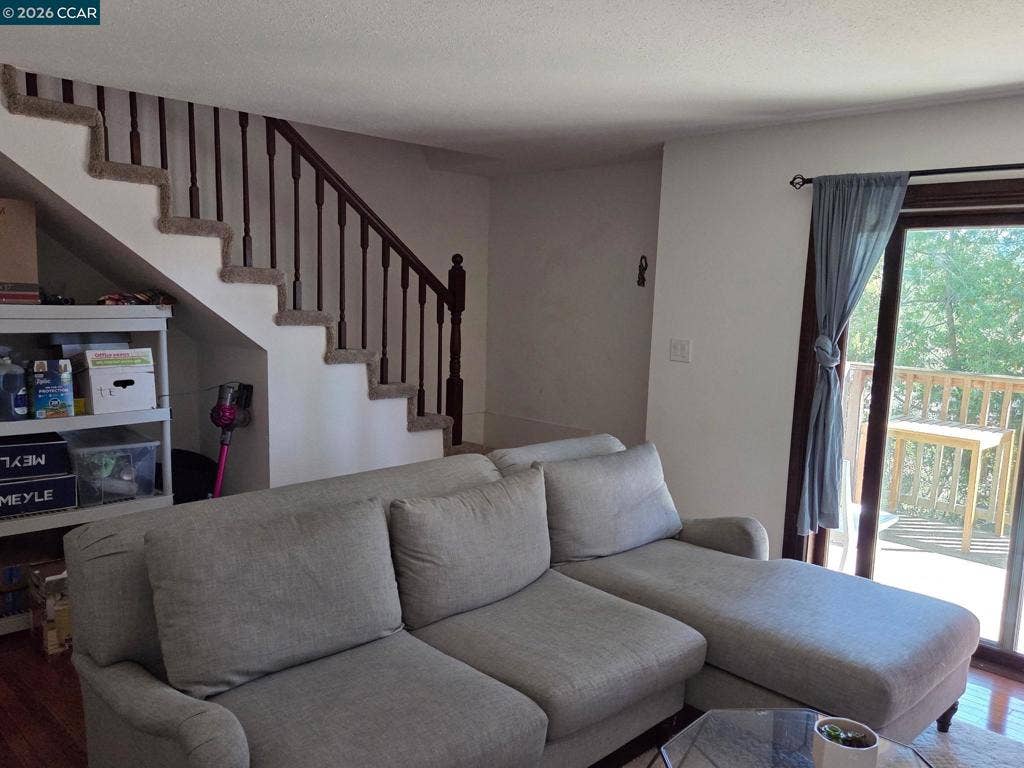 6926 Chambers Dr, Oakland, CA 94611 6926 Chambers Dr, Oakland, CA 94611