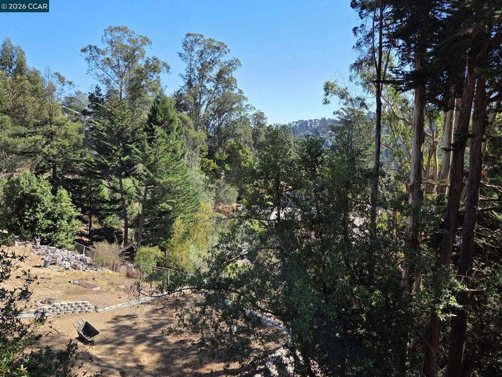 6926 Chambers Dr, Oakland, CA 94611 6926 Chambers Dr, Oakland, CA 94611