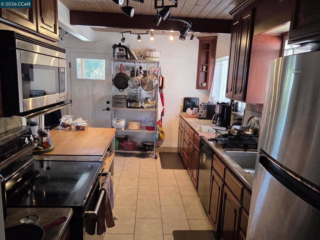 6926 Chambers Dr, Oakland, CA 94611 6926 Chambers Dr, Oakland, CA 94611